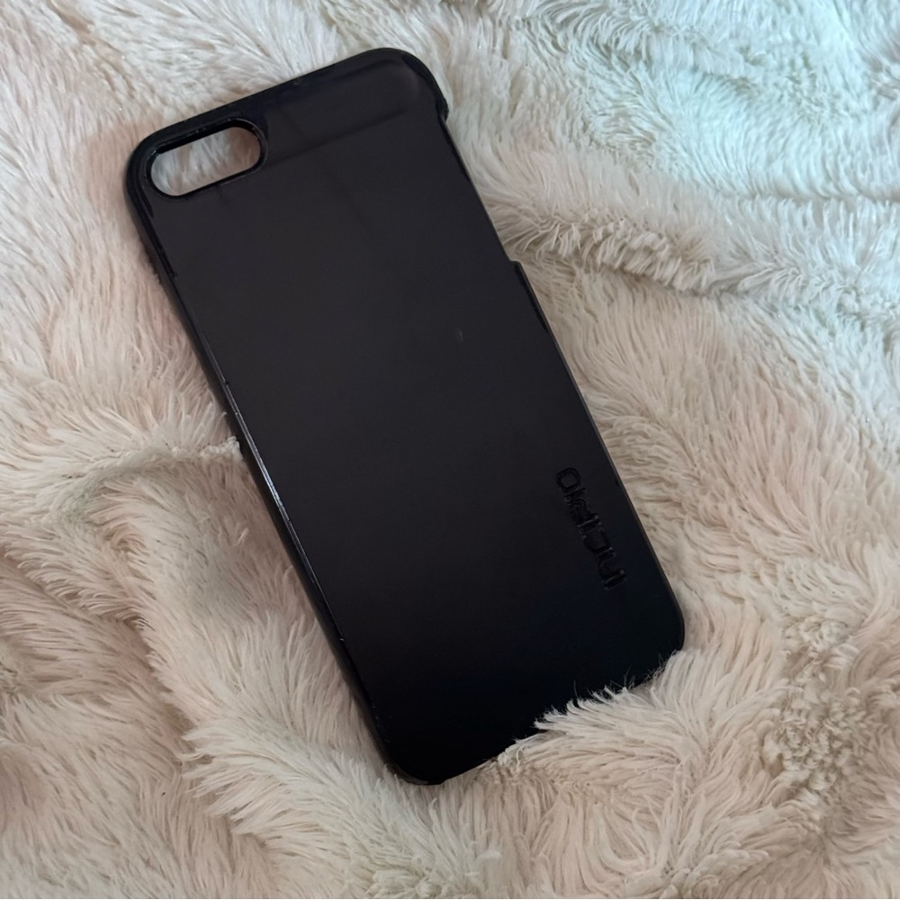 Incipio iPhone 7 phone case in black